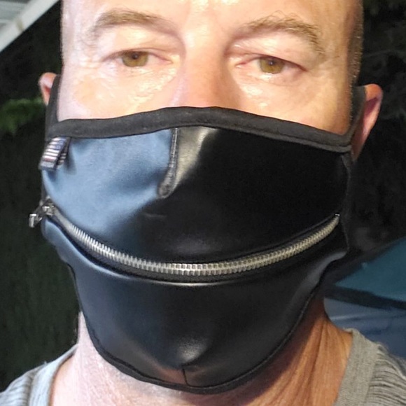 MADE USA Eat Drink and be Merry Zipper Face Mask - Picture 2 of 5